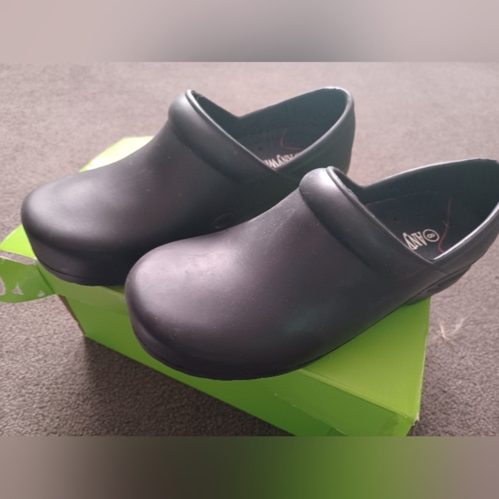 Nursing shoes